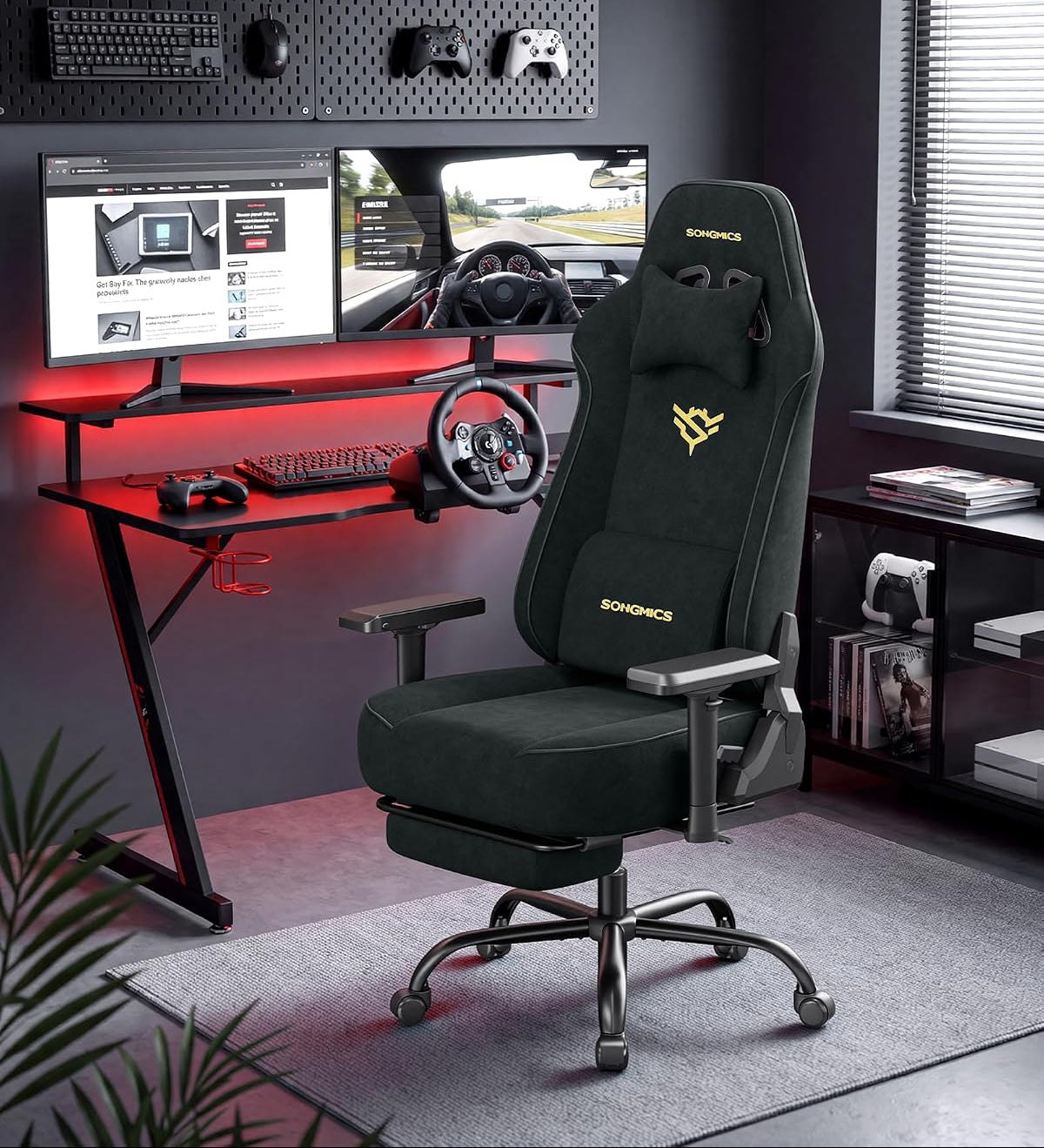 Gamestoel in gaming-setup met racestuur