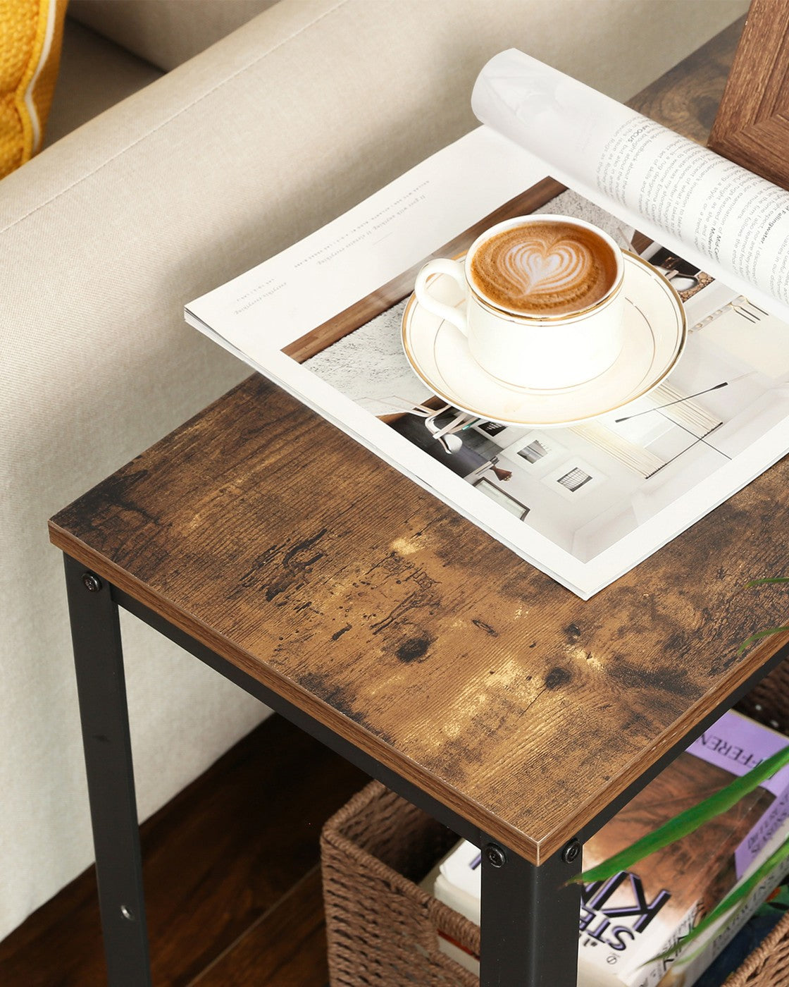 Bijzettafel Industrieel – Smal Banktafeltje met Gaasplank – Stalen Frame – 60 x 30 x 60 cm