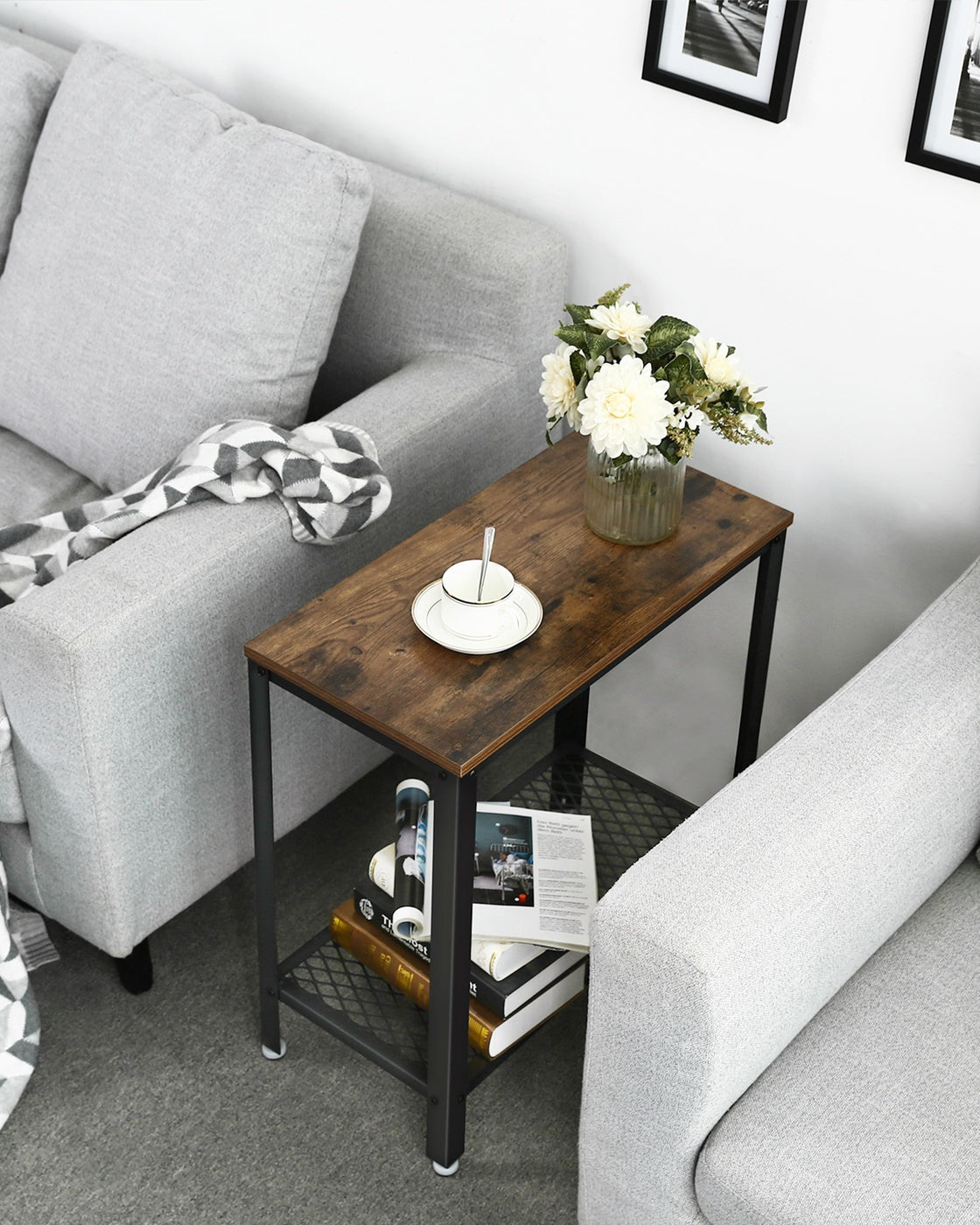 Bijzettafel Industrieel – Smal Banktafeltje met Gaasplank – Stalen Frame – 60 x 30 x 60 cm