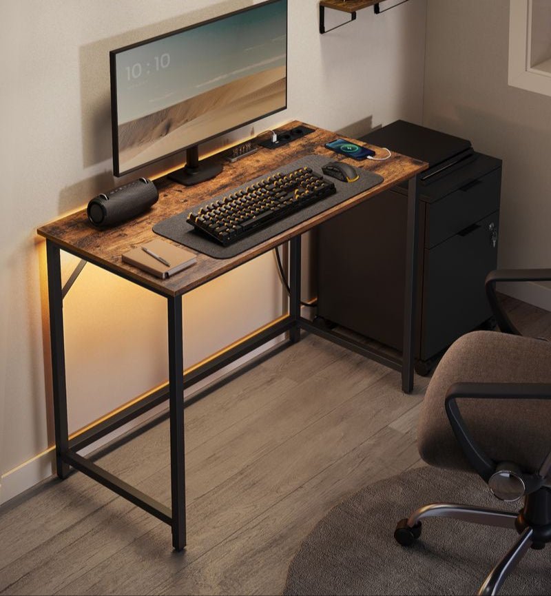 Compact Gaming - & Computerbureau met LED - Verlichting & Stopcontacten - De Vries Meubels