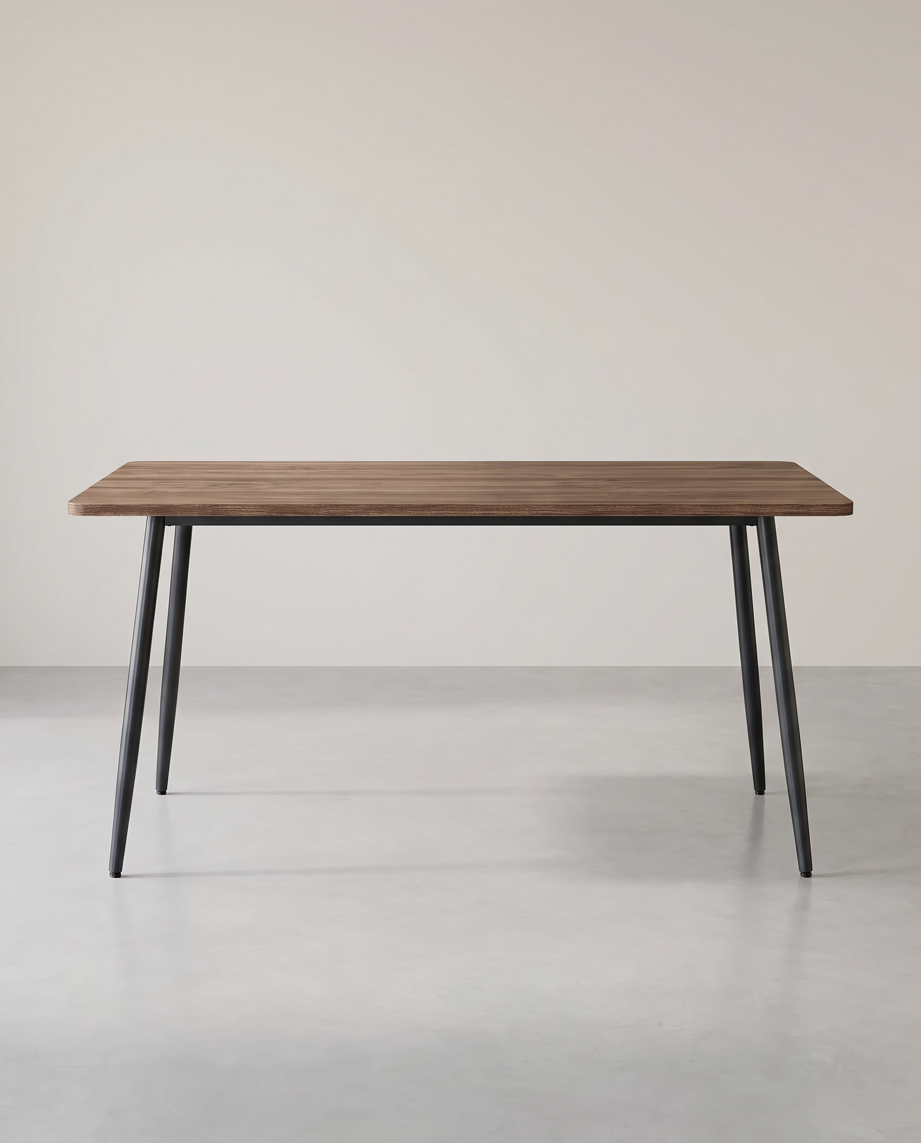 Eettafel 140 cm met walnoot blad en zwarte stalen poten