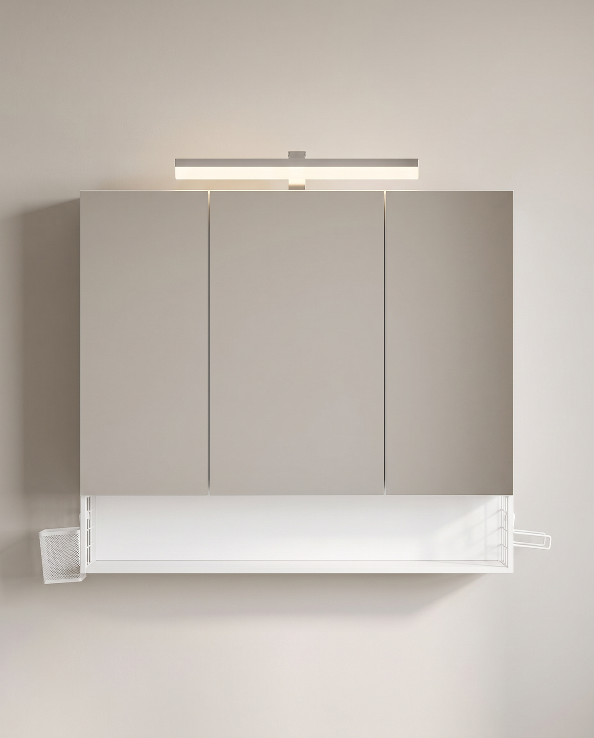 Spiegelkast met LED-Verlichting en Stopcontacten – 3 Spiegeldeuren – Föhnhouder & Opbergmandje