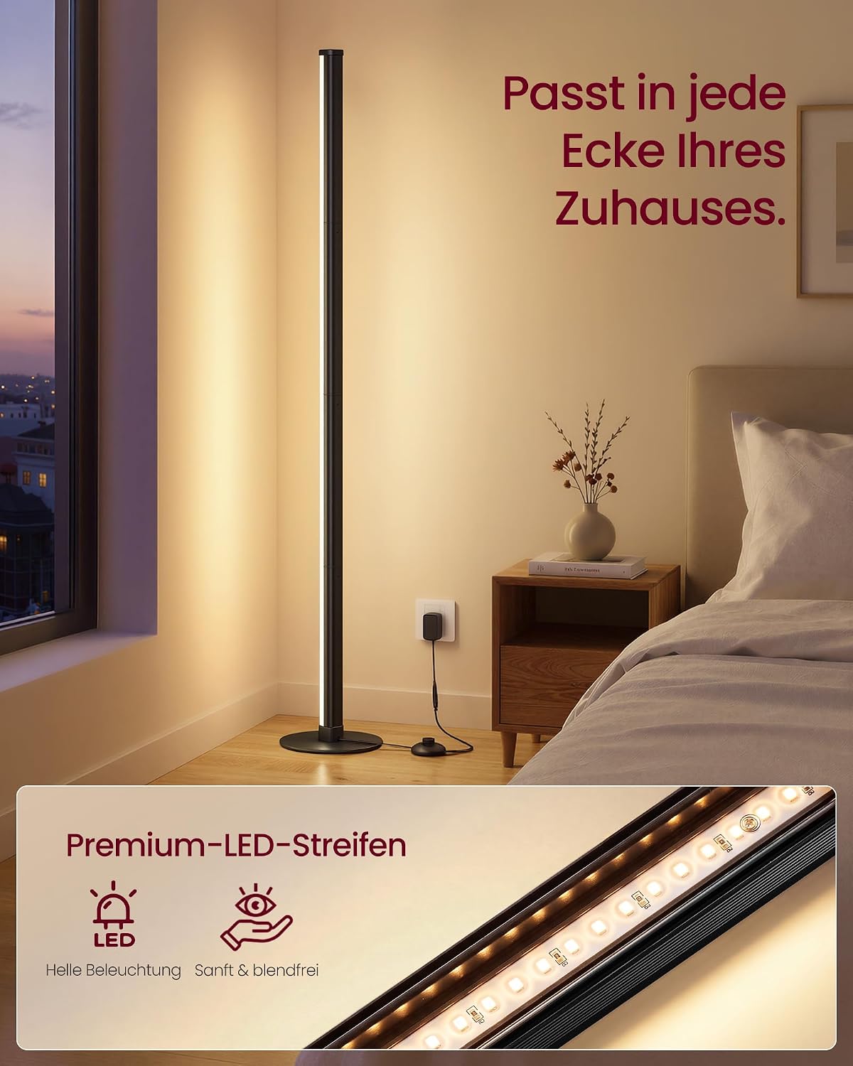 Twee vloerlampen symmetrisch naast tv-meubel