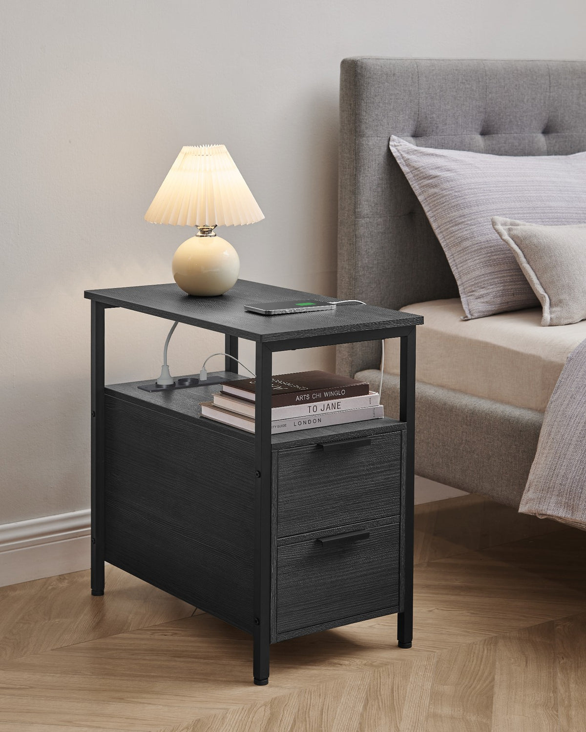Bijzettafel met Stopcontacten & USB – 2 Lades en Tijdschriftenhouder – 60 x 35 x 61 cm