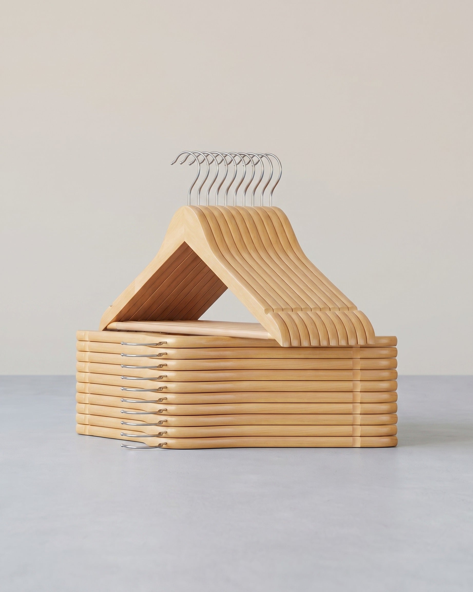 Set Luxe Houten Kledinghangers – Massief Esdoornhout – Met Antislip Broekstang en Schouderinkepingen – 360° Draaibare Haak