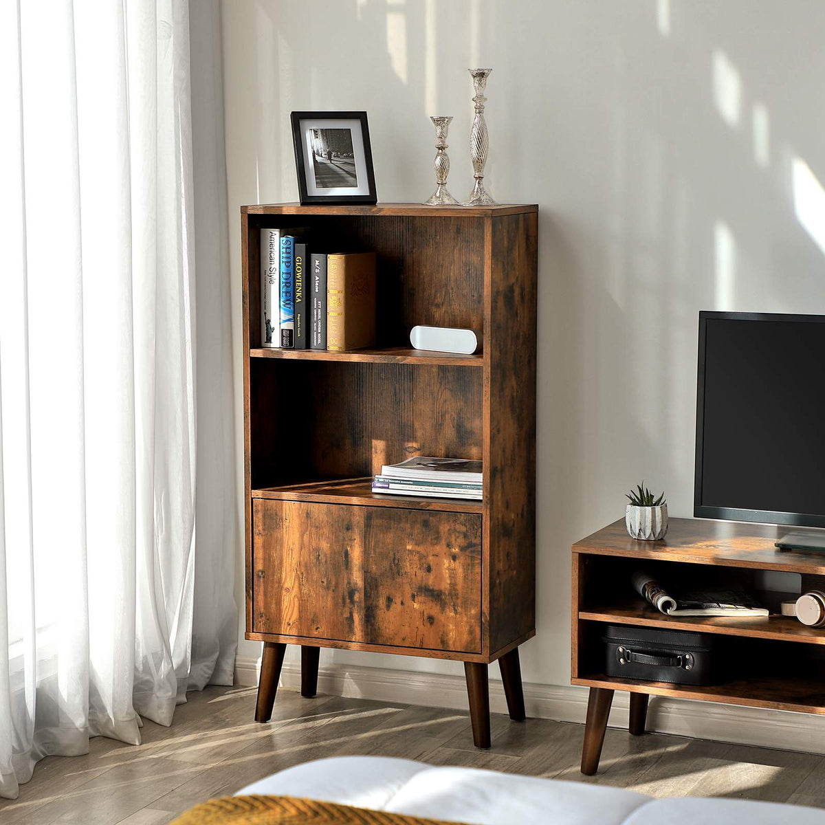 Retro Boekenkast met 2 Deuren – Push-to-Open – Schuine Poten van Rubberhout – 60 x 30 x 120 cm