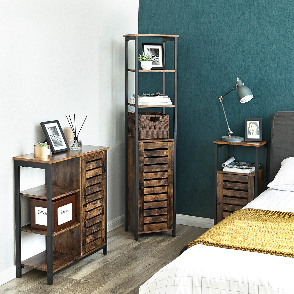 Hoge Kast met Lamellendeur – Smalle Opbergkast met Open Planken – Industrieel – 37 x 30 x 167 cm