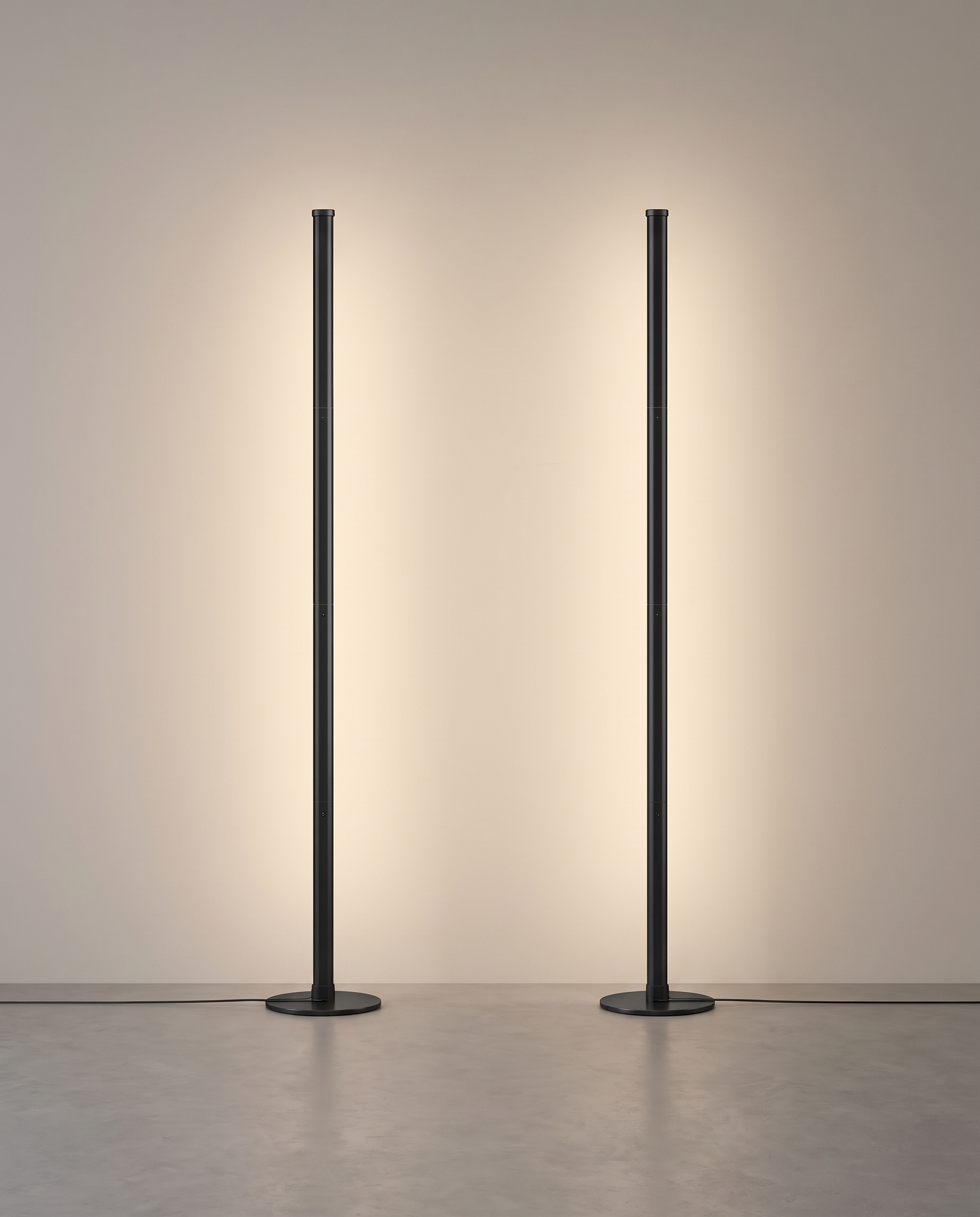 Set van 2 LED vloerlampen met warme wandverlichting